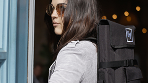 EVOLVE30M_bag02_4c_fullrights.jpg