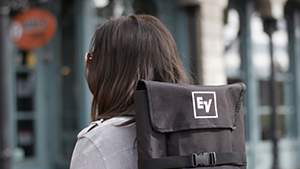 EVOLVE30M_bag03_4c_fullrights.jpg