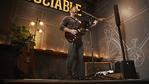 EVOLVE30M_solo01_4c_fullrights.jpg
